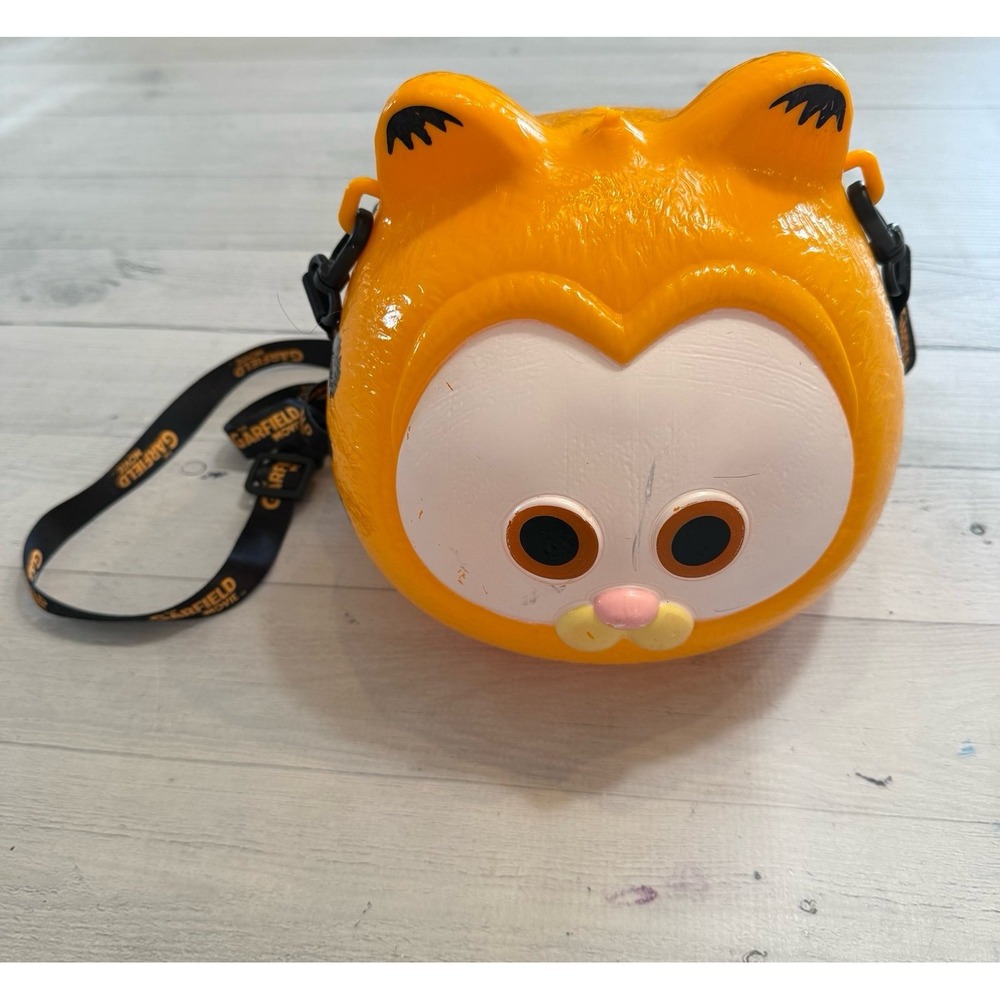 Cinemark THE GARFIELD MOVIE 85oz 3D POPCORN CONTAINER WITH LANYARD